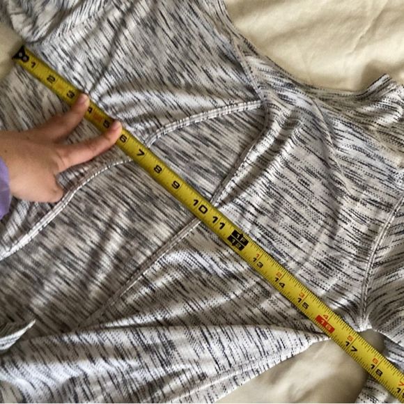 Lululemon Beat the Heat Long Sleeve Tie Back Top Tiger Space Dye Black White 6 - Picture 7 of 13